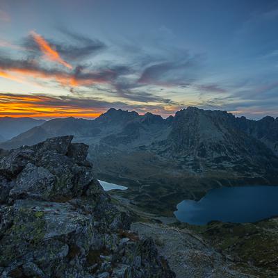 Papier peint  Ciel orange au-dessus des montagnes
