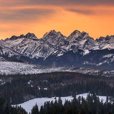 Papier peint  Montagnes sous un ciel orange