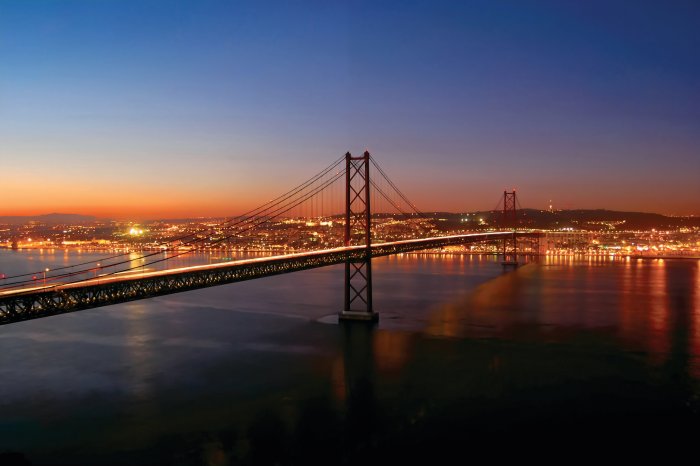 Papier peint  Paysage avec un pont au coucher du soleil