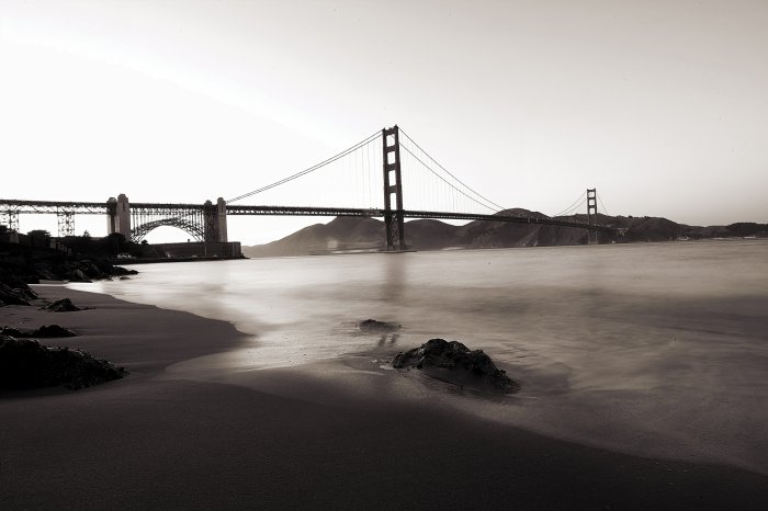 Papier peint  Paysage monochrome avec le Golden Gate Bridge
