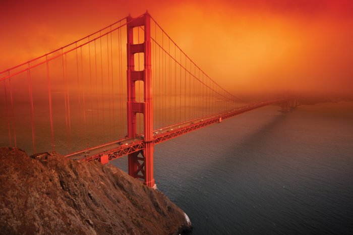Papier peint  Paysage brumeux avec coucher de soleil et Golden Gate Bridge