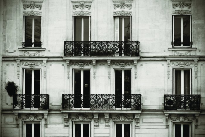 Papier peint  Photo d'un vieil immeuble avec des balcons