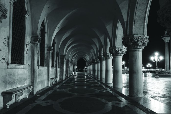 Papier peint  Photo en noir et blanc de colonnes anciennes