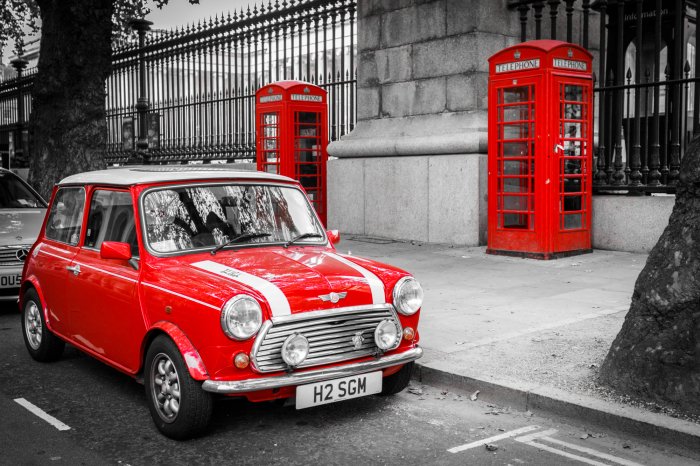 Papier peint  Voiture rouge et cabines téléphoniques à Londres