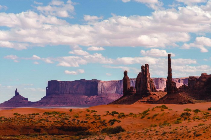 Papier peint  Désert rouge avec des rochers