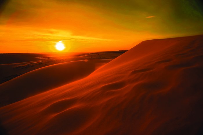 Papier peint  Paysage du coucher de soleil dans le désert