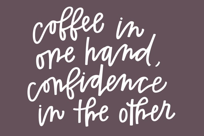 Papier peint  Inscriptions de café sur fond marron