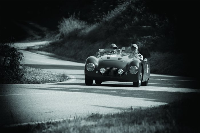 Papier peint  Photo en noir et blanc d'une voiture rétro