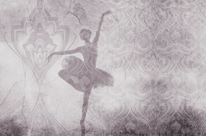 Papier peint  Ballerine en mouvement sur fond en béton avec des ornements décoratifs