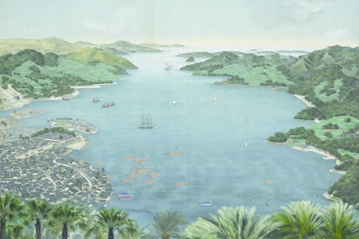 Papier peint  Perle côtière avec vue sur les montagnes et la mer bleue