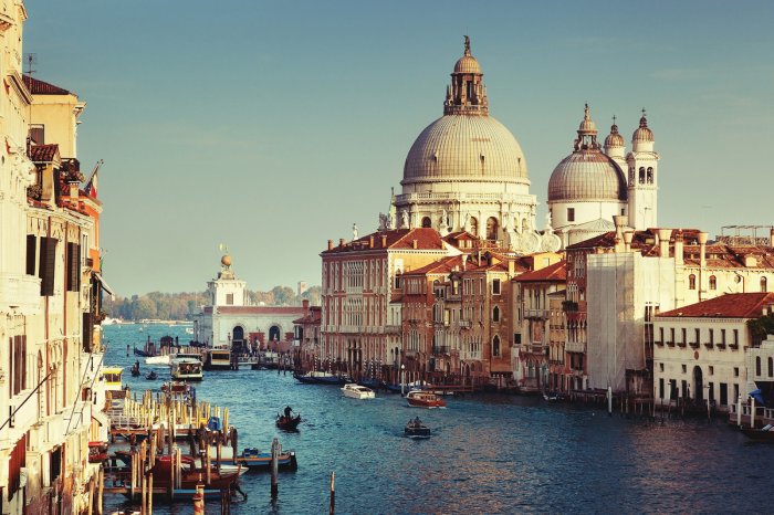 Papier peint  Ancienne cathédrale Santa Maria della Salute à Venise