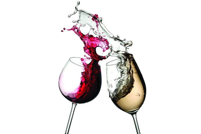 Papier peint  Verre avec du vin blanc et rouge