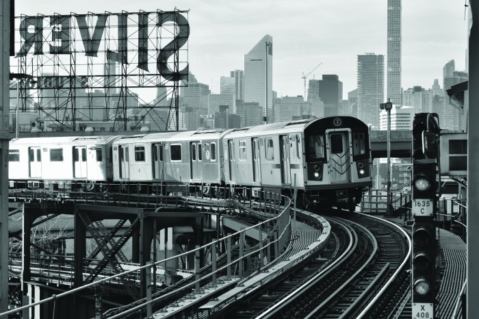 Papier peint  Photo en noir et blanc d'un train sur les rails