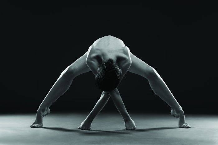 Papier peint  Photo en noir et blanc d'une femme dansante