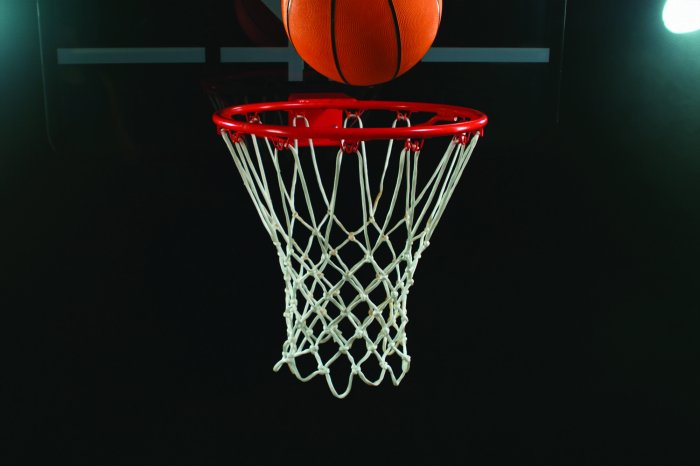 Papier peint  Balle de basket entrant dans le panier