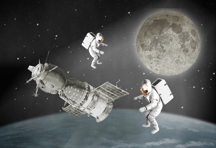 Papier peint  Cosmonautes en orbite sur fond de lune