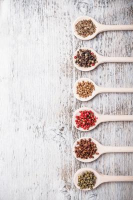 Sticker  Cuillères en bois avec des épices