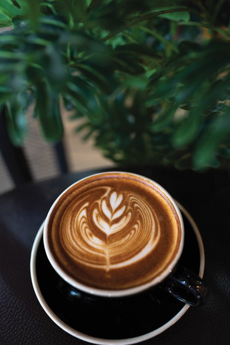 Tableau  Décoration artistique d&#39;un café au lait dans une tasse