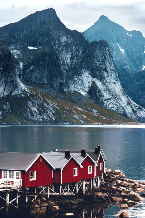 Poster  Paysage d'un village de montagne en hiver