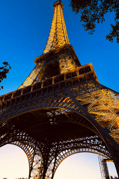 Poster  La tour Eiffel dorée au coucher du soleil