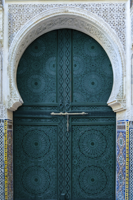 Poster  Porte verte ornée de sculptures