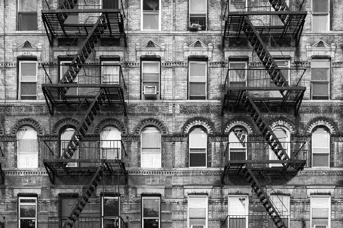 Poster  Façade du bâtiment avec escalier en fonte