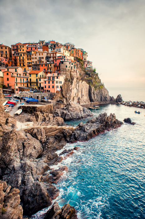 Poster  Maisons pittoresques sur la côte rocheuse