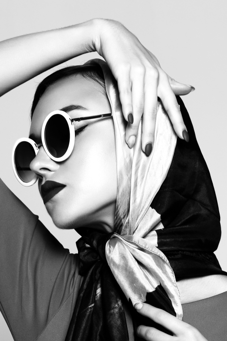 Poster  Portrait de mode d'une femme dans un style rétro