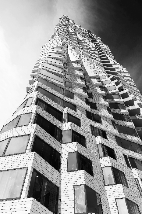 Poster  La façade d'un gratte-ciel moderne