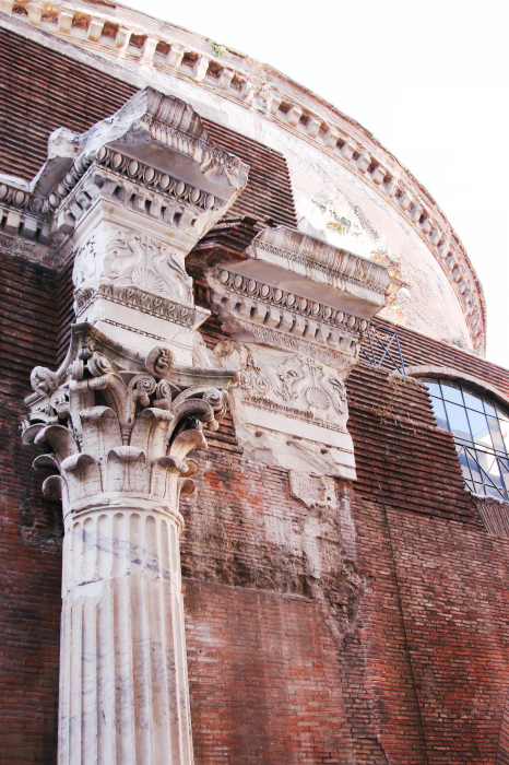 Poster  Colonnes monumentales ornées de sculptures