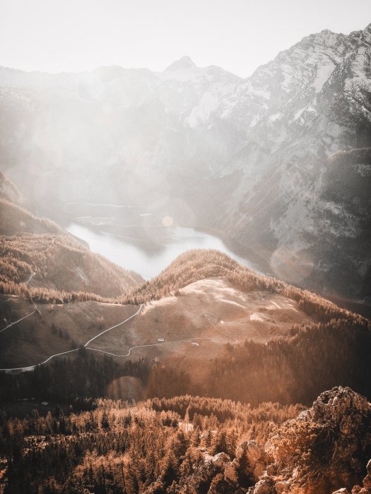 Poster  Paysage de montagne dans la brume du matin