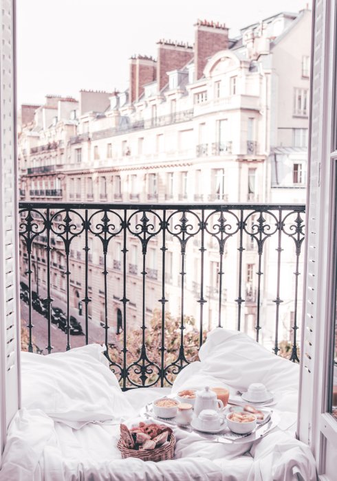 Poster  Balcon à Paris avec petit-déjeuner français