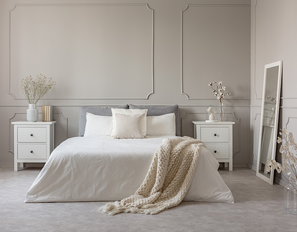 Chambre à coucher classique en blanc