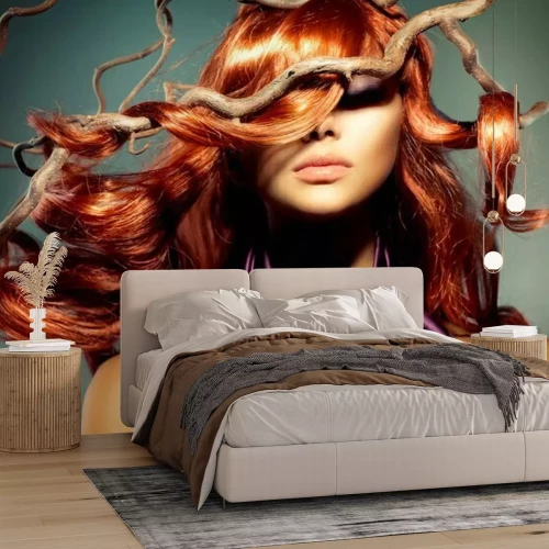 Papier peint  Femme rousse avec des branches dans les cheveux