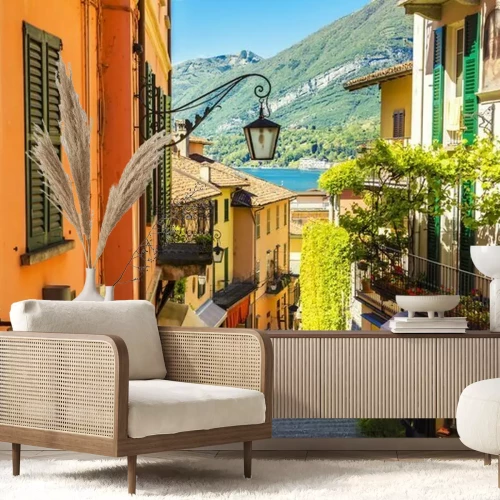 Papier peint  Rue de la vieille ville pittoresque et colorée dans la ville italienne de Bellagio