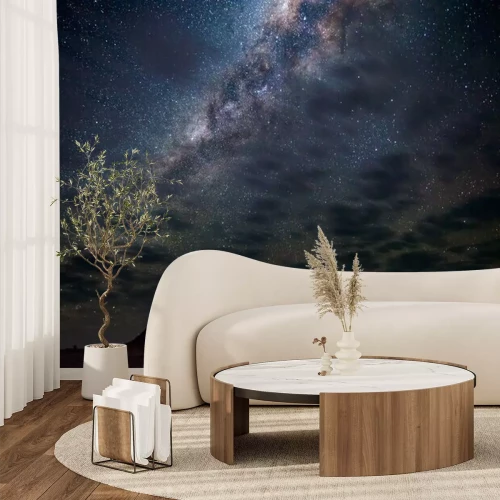 Papier peint  Voie lactée, étoiles dans le ciel, le désert du Namib en Namibie, en Afrique. Quelques nuages ​​pittoresques.