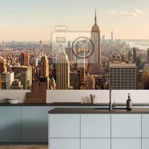 Papier peint  Manhattan Midtown Skyline avec des gratte-ciels illuminés au coucher du soleil. NYC, États-Unis