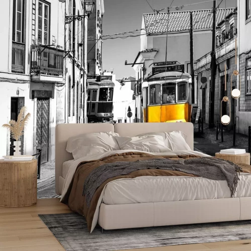 Papier peint  Lisbonne en noir et blanc avec un accent jaune