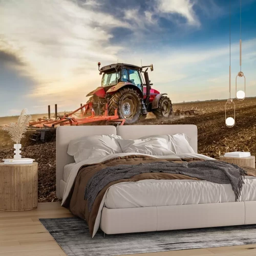 Papier peint  Tracteur cultivant le champ au printemps