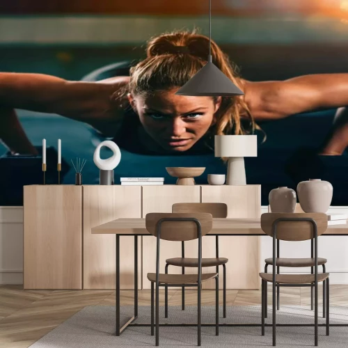 Papier peint  Femme athlétique faisant des pompes