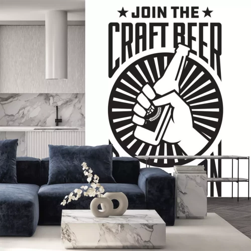 Sticker  Création d'insigne ou d'étiquette vectorielle Craft Beer Revolution. Poing tenant une bouteille de bière artisanale dans la conception de bannière logo rétro.