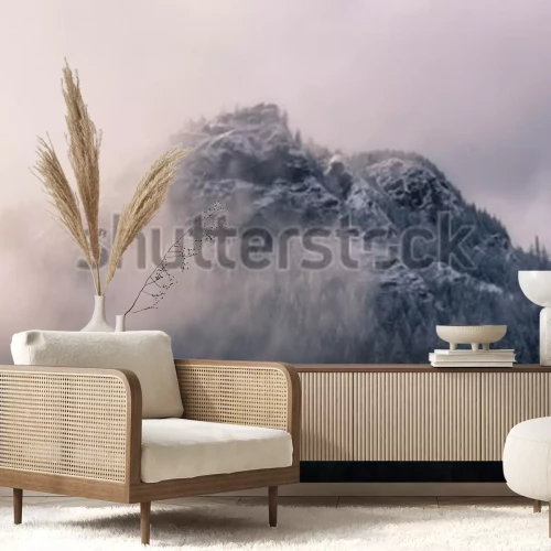 Papier peint  Paysage brumeux dans les montagnes