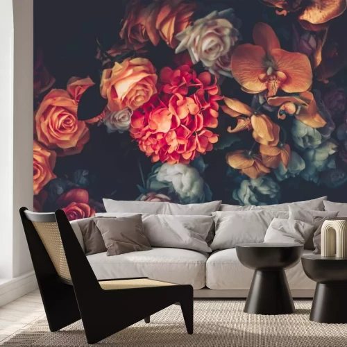 Papier peint  Fleurs réalistes sur fond sombre