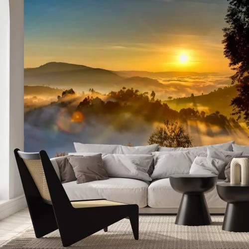 Papier peint  Brume dans les montagnes au lever du soleil