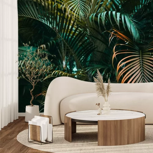 Papier peint  Motif de feuilles de palmier vert foncé profond. Mise en page créative, horizontale