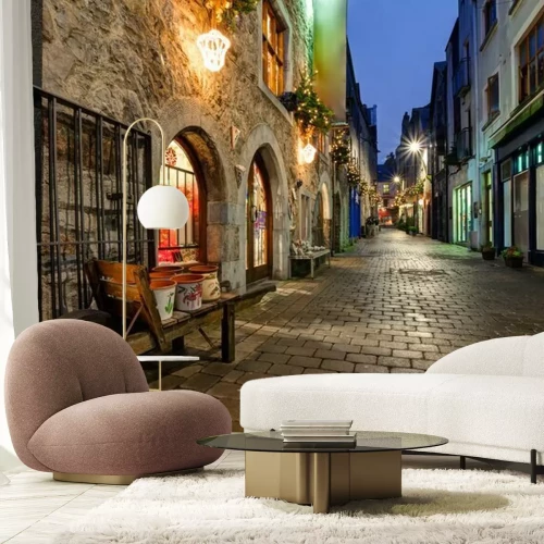 Papier peint  Ruelle éclairée vieille ville