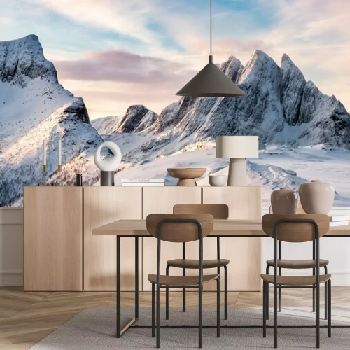 Papier peint  Panorama de montagnes enneigées avec un homme debout au sommet