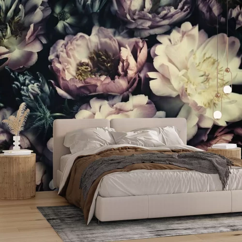 Papier peint  Grandes fleurs sur fond sombre de style baroque