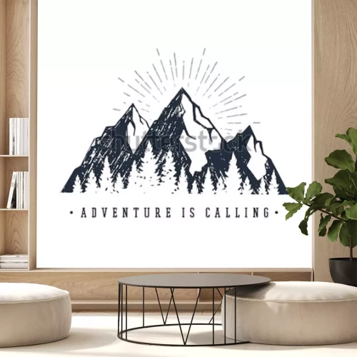 Sticker  Étiquette inspirante dessinée à la main avec des illustrations vectorielles texturées de montagnes et de pins et le lettrage "Adventure is call".