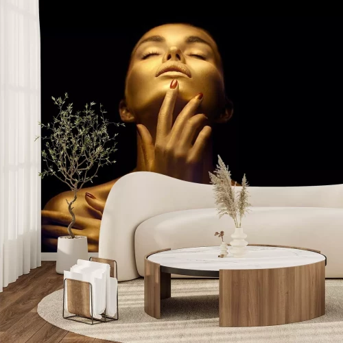 Papier peint  Femme dorée sur fond noir